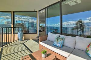 Rõdu või terrass majutusasutuses Luxurious Maui Getaway with Panoramic Ocean Views!