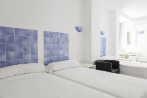 Säng eller sängar i ett rum på Hotel Eliseos