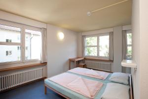 Säng eller sängar i ett rum på Zurich Youth Hostel