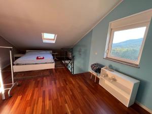 Ένα ή περισσότερα κρεβάτια σε δωμάτιο στο Panoramic apartment sea view and pool Opatija