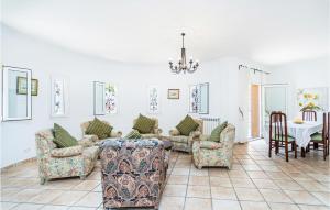 Posedenie v ubytovaní 3 Bedroom Awesome Home In Porto Petro