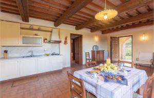 A kitchen or kitchenette at Seranna 1