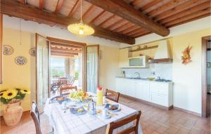 A kitchen or kitchenette at Seranna 1