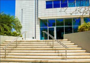 a set of stairs in front of a building at Apartamento Moderno en Sector Norte de Barranquilla in Barranquilla