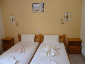 Postel nebo postele na pokoji v ubytování LICHNOS Babis Taverna & Rooms
