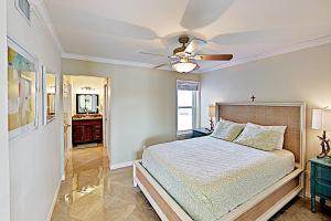 מיטה או מיטות בחדר ב-Fortuna Sea Brisas Condominiums #4