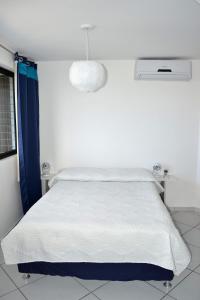 Ein Bett oder Betten in einem Zimmer der Unterkunft Porto Tropical Residence