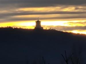 Východ nebo západ slunce při pohledu z bed and breakfast nebo okolí
