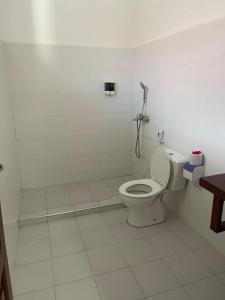 Kylpyhuone majoituspaikassa Minah Bungalows