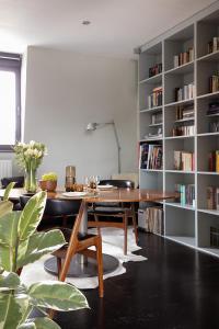 a living room with a table and a book shelf at Studio Spiegelhof in Ghent