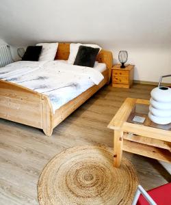 Кровать или кровати в номере Pension Waldschloß