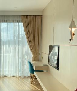 TV a/nebo společenská místnost v ubytování The Poem Hotel