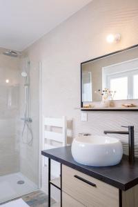 Koupelna v ubytování La Chambre des Secrets by Leslodgespa - Escapade romantique proche de Bâle avec terrasse privée