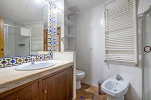 Koupelna v ubytování Apartamento con patio cordobés en San Basilio & Parking