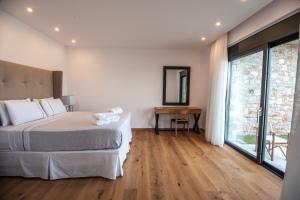 Posteľ alebo postele v izbe v ubytovaní Villa Gina by Elounda Island View Villas