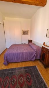 A bed or beds in a room at Appartamento il Palazzone