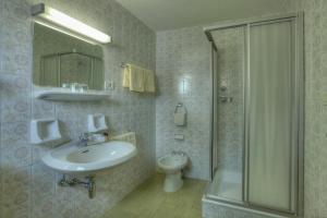 Koupelna v ubytování Garni Oskar Appartments