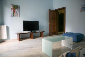 Televízia a/alebo spoločenská miestnosť v ubytovaní Villa Albertina Exclusive B&B