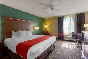 Postel nebo postele na pokoji v ubytování Comfort Inn West Valley - Salt Lake City South