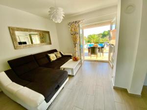 Posteľ alebo postele v izbe v ubytovaní Villa ISLAND VIR with pool + 37 fotografií