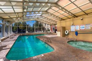 Bazén v ubytování Comfort Inn West Valley - Salt Lake City South nebo v jeho okolí