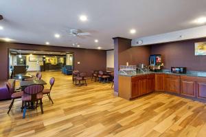 A restaurant or other place to eat at Comfort Inn West Valley - Salt Lake City South