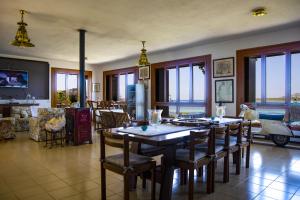 En restaurant eller et andet spisested på Villa Curiazzi Guesthouse Viale la Pelosa 16