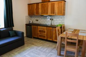 Η κουζίνα ή μικρή κουζίνα στο Apartamenty Willa Wądołowski +19 φωτογραφίες