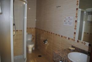 Koupelna v ubytování Hotel Albero