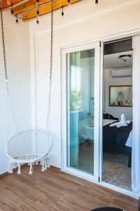 a swinging chair in a room with a bedroom at Hotel Revolución in Tijuana