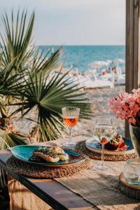 RAW BEACH HOTEL italokat is kínál