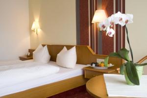 Postel nebo postele na pokoji v ubytování Hotel Thüringer Hof