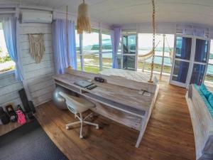 Fotografie z fotogalerie ubytování Nias Surf Villa. Beach front. Wave view! v destinaci Lagudri