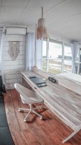Fotografie z fotogalerie ubytování Nias Surf Villa. Beach front. Wave view! v destinaci Lagudri