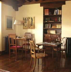 The library in Az apartmant