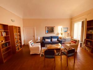 Posezení v ubytování Elegante appartamento in palazzo storico Ortigia