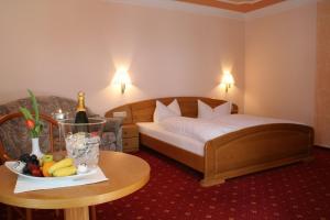 Postel nebo postele na pokoji v ubytování Hotel Thüringer Hof