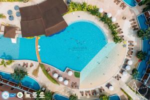 Bazén v ubytování Arinara Beach Resort Phuket - SHA Extra Plus nebo v jeho okolí