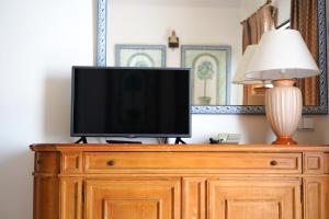 TV a/nebo společenská místnost v ubytování Sands Beach Active Resort