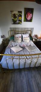 ベルヴォーにあるLe refugeのベッドルーム1室(枕付)