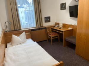 Ένα ή περισσότερα κρεβάτια σε δωμάτιο στο Hotel Rosengarten Tuttlingen