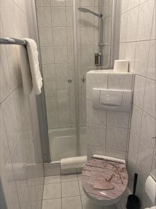 Hotel Rosengarten Tuttlingen tesisinde bir banyo