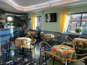 A television and/or entertainment centre at Hotel Moresco Még 20 kép