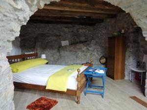 A bed or beds in a room at Tre metr sopra il cielo '' GiraSoli''