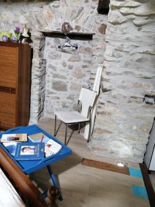 A seating area at Tre metr sopra il cielo '' GiraSoli''
