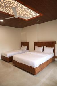 A bed or beds in a room at Mahalaxmi Executive