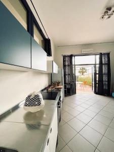 a kitchen with a sink and a counter top at Casa Serra in Porto Palo