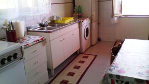 A kitchen or kitchenette at Fronte del Porto