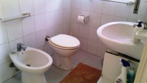 A bathroom at Fronte del Porto