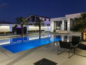 Πισίνα στο ή κοντά στο LT Luxury Villa